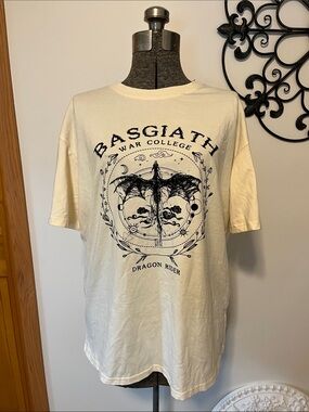 Fourth Wing Basgiath War College graphic T, front & back graphic, Oversized M